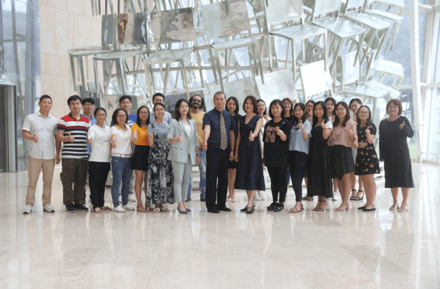 कंपनी का ग्रुप फोटो